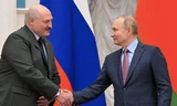 Tổng thống Nga Vladimir Putin (phải) và người đồng cấp Belarus Alyaksandr Lukashenko