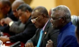 Thủ tướng Quần đảo Solomon Manasseh Sogavare trong một cuộc hội đàm với Thủ tướng Trung Quốc Lý Khắc Cường tại Bắc Kinh. (Ảnh: Reuters)