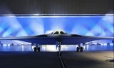 Chiếc máy bay ném bom hạt nhân B-21 đầu tiên ra mắt. (Ảnh: Reuters)