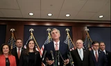 Lãnh đạo đảng Cộng hoà tại Hạ viện (giữa) Kevin McCarthy. (Ảnh: Reuters)