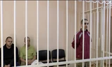 Ba lính đánh thuê bị nhốt sau song sắt khi ra toà ở Donetsk