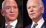 Tỷ phú Jeff Bezos (trái) và Tổng thống Mỹ Joe Biden