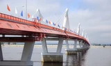 Cây cầu nối thành phố Blagoveshchensk của Nga với thị trấn Hắc Hà của Trung Quốc