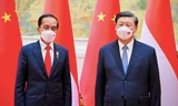 Chủ tịch Trung Quốc Tập Cận Bình (phải) đón Tổng thống Indonesia Joko Widodo tại Bắc Kinh Ngày 26/7