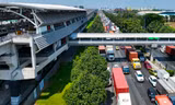 Tiến độ thi công cầu bộ hành tuyến metro số 1 ở TPHCM 