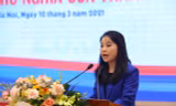 Chị Chu Hồng Minh, Bí thư Thành đoàn Hà Nội tham luận với chủ đề “Ứng dụng công nghệ thông tin, mạng xã hội trong giáo dục lý tưởng cách mạng, đạo đức, lối sống cho thanh thiếu nhi”.