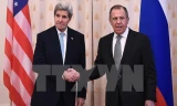 Ngoại trưởng Mỹ John Kerry (trái) và Ngoại trưởng Nga Sergei Lavrov trước cuộc gặp song phương tại Moskva (Nga) ngày 15/12/2015. Ảnh: AFP/TTXVN.