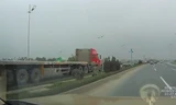 BẢN TIN ATGT: Xe container phóng ngược chiều như 'điên' ở Hà Nội