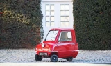Chiếc Peel P50 1964 có chiều dài chỉ 134 cm, rộng 99 cm và cao 100 cm. Năm 1964, xe có giá bán 288 USD. Sau hơn 50 năm, nó được bán đấu giá thành công tại Florida (Mỹ) với 176.000 USD (tương đương gần 4 tỷ đồng).