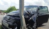 BẢN TIN ATGT: Va chạm xe máy, Camry bị rào sắt đâm toác đầu