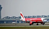 Một máy bay của AirAsia chuẩn bị cất cánh tại sân bay quốc tế Kuala Lumpur, Malaysia. Ảnh: Wikimedia Commons/Jyi1693.