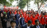 [ẢNH] Hàng nghìn người diễu hành cổ động Chủ Nhật Đỏ