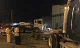 BẢN TIN ATGT: Xe máy 'kẹp 3' lao vào container, 2 người chết thảm