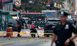 Cảnh sát điều tra tại hiện trường vụ đánh bom ở khu Chelsea, New York. Ảnh: AP.
