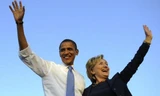 Tổng thống Mỹ Barack Obama (trái) và bà Hillary Clinton. Ảnh: AFP.