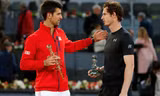 Murray (phải) lại một lần nữa ôm hận trước Djokovic. Ảnh: Reuters.