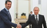Tổng thống Nga Vladimir Putin bắt tay người đồng cấp Syria Bashar Assad nhân chuyến thăm Nga của ông Assad hồi tháng 10/2015. Ảnh: AP.