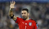 Buffon bật khóc khi Italia dừng chân ở tứ kết