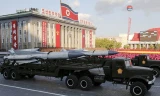 Tên lửa Triều Tiên trong một cuộc duyệt binh ở thủ đô Bình Nhưỡng. Ảnh: Reuters.