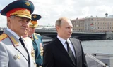 Bộ trưởng Quốc phòng Nga Sergei Shoigu và Tổng thống Vladimir Putin tại St Petersburg tháng trước. Ảnh: AFP.