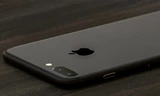 iPhone 7 có thêm màu Dark Black và Piano Black.