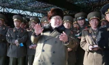 Nhà lãnh đạo Triều Tiên Kim Jong-un (giữa). Ảnh: AFP.
