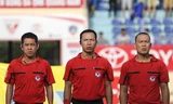 HY HỮU: Trọng tài quên mang thẻ ở V-League