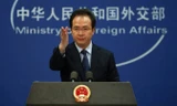 Người phát ngôn Bộ Ngoại giao Trung Quốc Hồng Lỗi. Ảnh: AP.