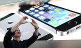 CEO Tim Cook đứng trước một năm khó khăn với dòng sản phẩm iPhone. Ảnh: Getty Images.