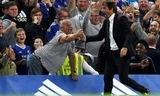 HLV Conte khiến fan Chelsea dính 'tiếng sét ái tình'