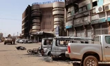 Hiện trường bên ngoài khách sạn Splendid ở thủ đô Ouagadougou, Burkina Faso. Ảnh: CNN.