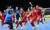Cảm xúc vỡ hòa của futsal Việt Nam sau khi đánh bại Nhật Bản.