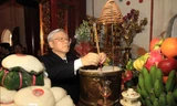 Tổng Bí thư Nguyễn Phú Trọng dâng hương tri ân, tưởng nhớ các Vua Hùng ngày Quốc giỗ.