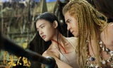 Lâm Doãn (trái) và La Chí Tường đóng vai sinh vật biển trong "Mỹ nhân ngư".
