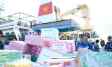 Chuyến tàu chở hàng Tết đầu tiên đến Trường Sa