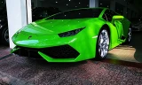 Siêu xe Huracan xanh cốm khoe dáng dưới nắng Sài Gòn