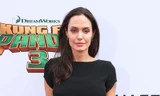 Angelina Jolie gầy rộc, nghi mắc chứng biếng ăn