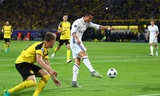 Ronaldo tung cú dứt điểm thành bàn sau pha đánh gót của Bale.