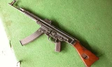 Súng Stg-44 có vẻ ngoài khá giống với súng AK-47. Ảnh: Wikimedia.