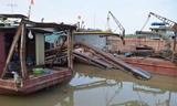 Ngày 3/11, Công an Hà Nội đã bắt quả tang 15 tàu khai thác cát trái phép trên sông Hồng