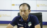 HLV Lee Tae-hoon có thể sớm chia tay HAGL nếu không cải thiện được thành tích thi đấu của đội bóng phố Núi. Ảnh: THẮNG QUYẾT 