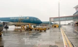 Máy bay “đắp chiếu” nhiều tháng tại sân bay Tân Sơn Nhất và Nội Bài do dịch COVID-19, và mới chỉ bay nội địa trở lại gần đây. 