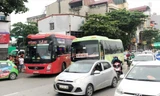 Dịp nghỉ lễ Giỗ Tổ: Xe nhồi nhét, thả khách trên đường