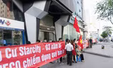 Cư dân chung cư StarCity (quận Thanh Xuân) căng băng rôn phản đối chủ đầu tư