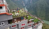 Công trình Panorama Mã Pì Lèng được cải tạo thành điểm dừng chân ngắm cảnh. Ảnh: HOÀNG DƯƠNG