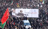 Đám đông tham gia tang lễ tướng Soleimani trên đường phố Tehran. Ảnh: Getty