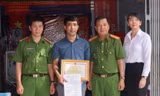 Chủ tịch Vĩnh Long khen thưởng thanh niên dũng cảm bắt cướp