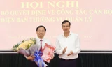 Phó Bí thư Thành ủy Hà Nội Đào Đức Toàn trao quyết định nhận nhiệm vụ mới cho ông Nguyễn Thanh Minh