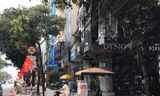 Nhiều tuyến phố ở Hà Nội chưa hạ ngầm đã cải tạo, lát đá vỉa hè