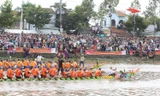 Sự cố hi hữu trong lễ hội đua ghe Ngo lớn nhất Việt Nam